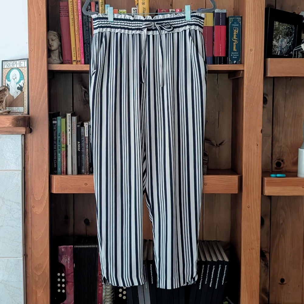 Navy and off-white Zara Striped loose fitting Pants